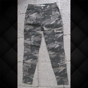 Rewash Women's High Rise Camo Cargo Jeans (*Tag Size: 7 *Actual: W30 L29)